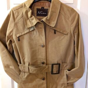 Women's beige Jacket  Size Medium.  Features button closures, belt, and pockets.